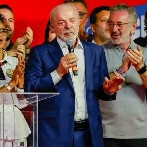 Lula convoca aliados para reunião após 1º turno em Brasília; veja lista
