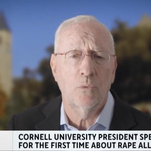 Presidente de Cornell admite falhas e promete revisão em caso de estupro