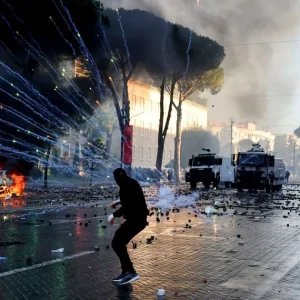 Europa enfrenta novo fim de semana de protestos em mais de cinco países
