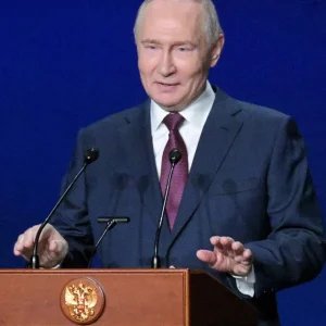 Putin diz que Rússia busca restaurar relações com Europa