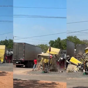 VÍDEO | Caminhão arrasta fiação e derruba três estruturas de comerciantes