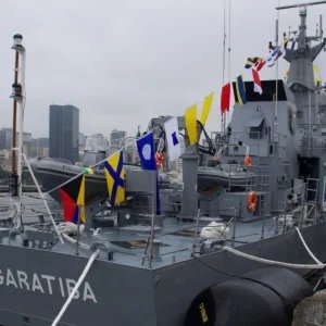 Marinha inaugura novo navio para proteção de plataformas de petróleo e gás