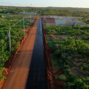 Prefeitura de Barra do Garças inicia nova etapa de pavimentação na rua de acesso à escola Federico Toscani