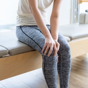 Menopausa ou doença reumatológica? Entenda quando dores nas articulações são sinal de alerta