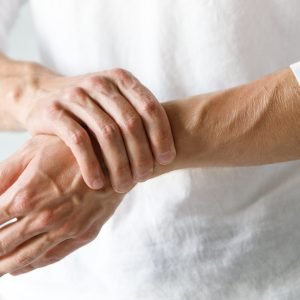Artrite reumatoide: dor e fadiga persistem após controle da inflamação