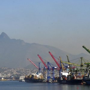 Previsão de superávit comercial de 2026 cai para US$ 84,4 bilhões