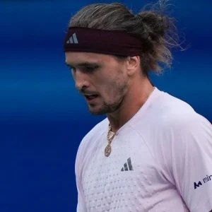 Com pneu, Zverev bate chinês e enfrentará Djokovic nas quartas em Pequim