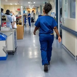 Os desafios do SUS — e o que crise do sistema de saúde britânico pode ensinar: ‘No Brasil, tudo ainda é muito focado no médico como autoridade final’