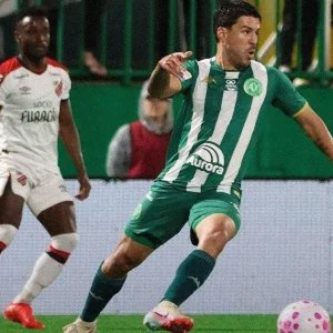 Athletico amassa a Chapecoense e retoma a terceira posição do Brasileirão
