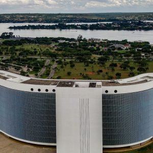 TSE determina isonomia após IA da Meta barrar imagens de Lula