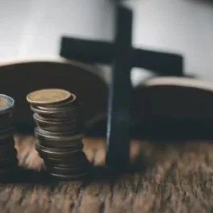 Homem invade igreja, furta mais de R$ 3 mil de dízimos e é condenado à prisão