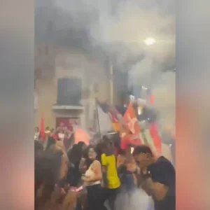 Mulher é atingida por rojão ao comemorar vitória de Lula no interior de SP