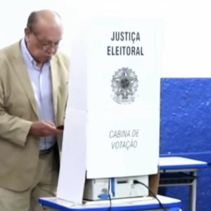 Gilmar Mendes vota em Diamantino, cidade onde nasceu, em MT
