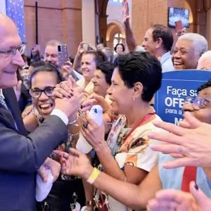 Em Aparecida, Alckmin pede isenção da Justiça Eleitoral