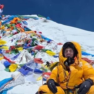 Alpinista brasileiro escala Everest e Lhotse em menos de 24 horas