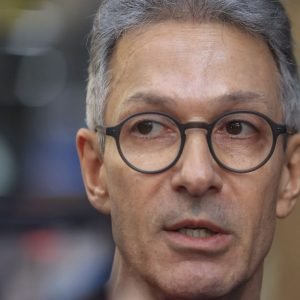Tribunal Eleitoral de Minas vai apurar uso de celular por Zema na urna