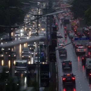 Chuva alaga ruas do centro e deixa um morto na zona norte de São Paulo