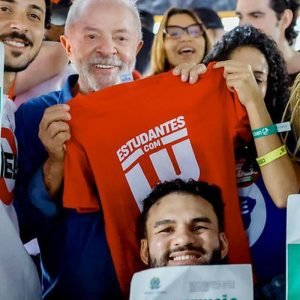 Lula garante versão universitária do “Pé de Meia” caso seja reeleito