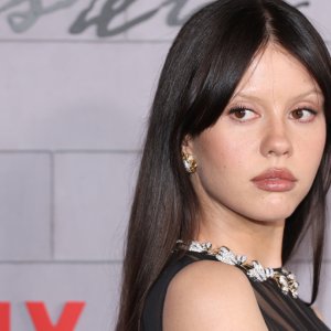 Mia Goth faz 33 anos; relembre produções de terror com a atriz