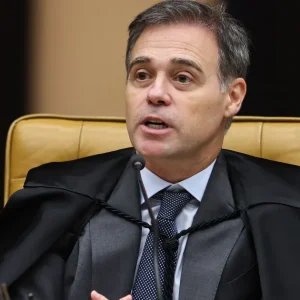 Ministro do STF André Mendonça vota em Brasília