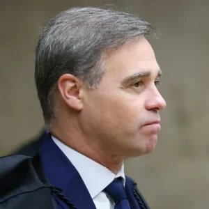 Mendonça determina remoção de vídeo de Janones e Lindbergh contra Flávio