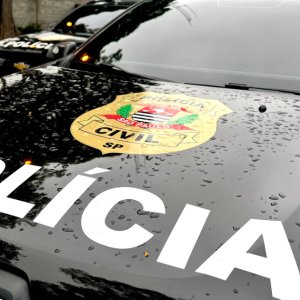 Mulher que vivia isolada há 18 anos é resgatada no interior de SP