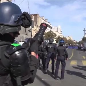 Protestos estudantis terminam em confrontos e prisões na Bélgica