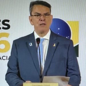 Presidente do TRE-RJ pede aos eleitores que compareçam às urnas