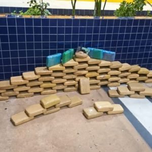 PRF intercepta caminhonete com quase 80 kg de drogas durante fiscalização em Santo Antônio do Leverger; veja vídeo