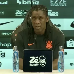 Seedorf celebra 1ª vitória no Corinthians: “Vamos respirar, senão morremos”