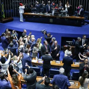 Senado aprova fim da escala 6×1 e redução da jornada de trabalho