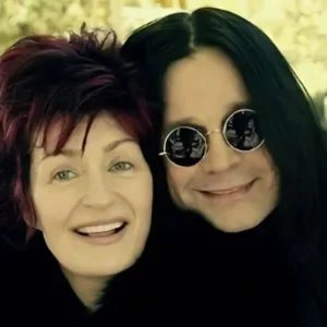 Sharon Osbourne diz que visita o túmulo de Ozzy “todos os dias”
