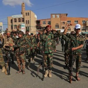 Houthis dizem ter atacado o aeroporto de Riad com míssil balístico