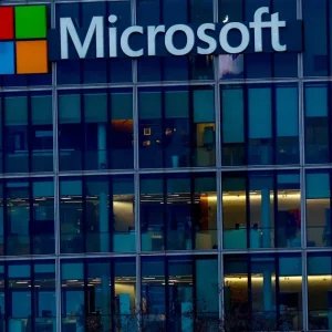 Leite enfrenta mais regulamentação que IA, diz presidente da Microsoft