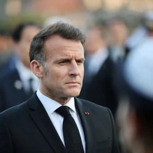 “Não há espaço para violência”, diz Macron em meio a protestos na França