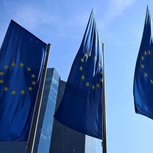 Inflação na zona do euro sobe acima do esperado e mantém pressão sobre BCE