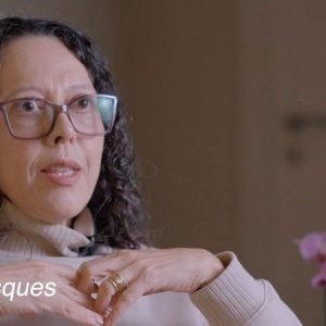 Doença rara que atinge os olhos tem origem em anticorpo que também afeta a tireoide