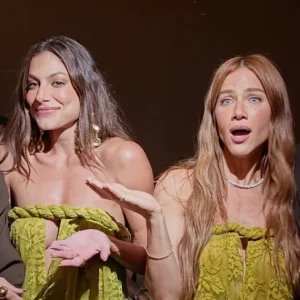 Gio Ewbank e Mari Gonzalez usam mesmo vestido em casamento de Juliette