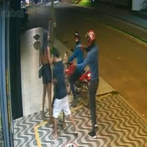 Vídeo mostra momento em que jovem é morto a tiros na companhia da namorada e amiga em MT; seis suspeitos são investigados