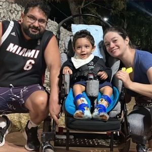 Bazar em Cuiabá busca R$ 2 milhões para tratar menino com doença rara