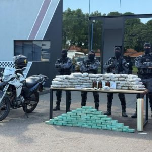 Dupla é presa com mais de 100 tabletes de drogas em MT; veja vídeo
