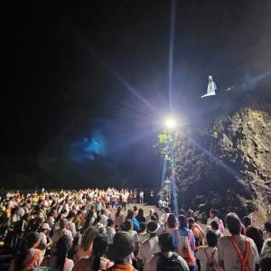 Peregrinos celebram bênçãos de Nossa Aparecida com caminhada de 25 km