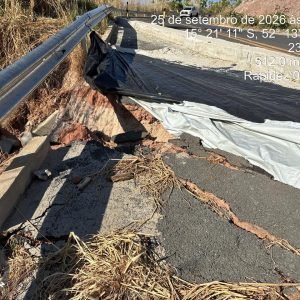 Deslizamentos e rachaduras da pista em área turística de MT levam município a decretar calamidade pública